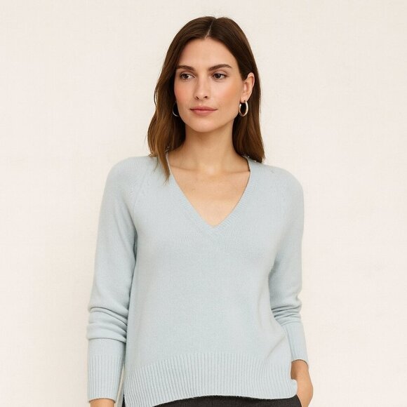 Vince Light Blue Cashmere Blend V-Neck Sweater Women’s Size S Soft Knit Classic - Picture 1 of 16
